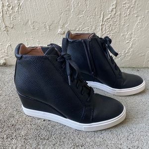 Linea Paolo Fatima Leather Wedge Bootie | Women's Size 4